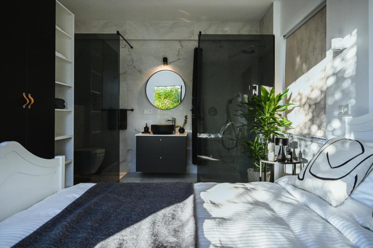 Alka - Cozy Room By The Sea With Private Hot Tub Njarthvik Exterior foto