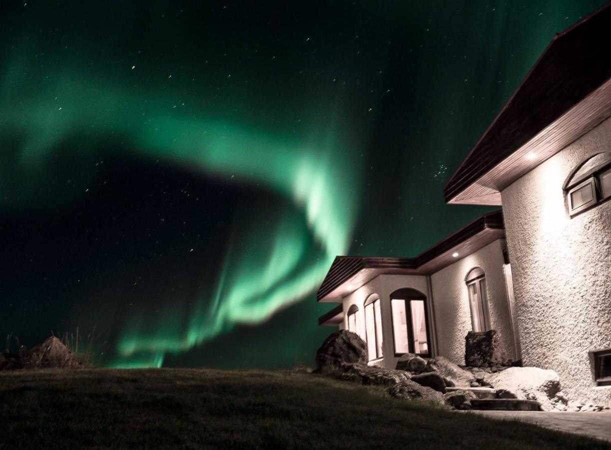Alka - Cozy Room By The Sea With Private Hot Tub Njarthvik Exterior foto