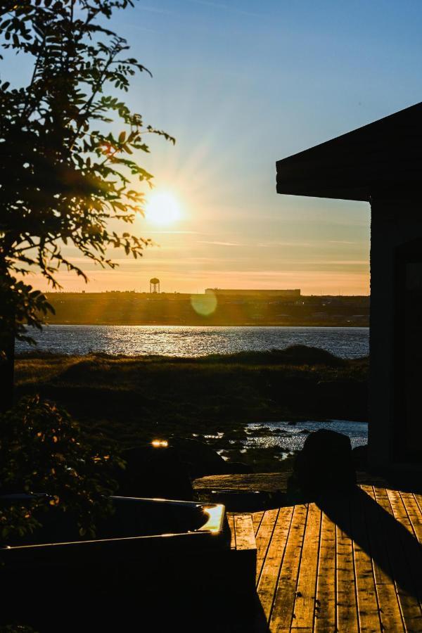 Alka - Cozy Room By The Sea With Private Hot Tub Njarthvik Exterior foto